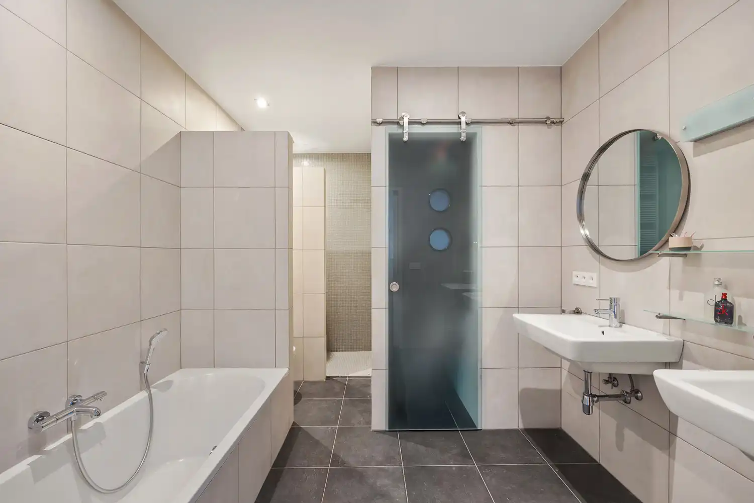 Een woning in de lucht: 'Uitzonderlijke loft 200m² + aangelegde daktuin, terras en 2 optionele garages in rustig, groen woonerf op de grens Borgerhout/Antwerpen' foto 13