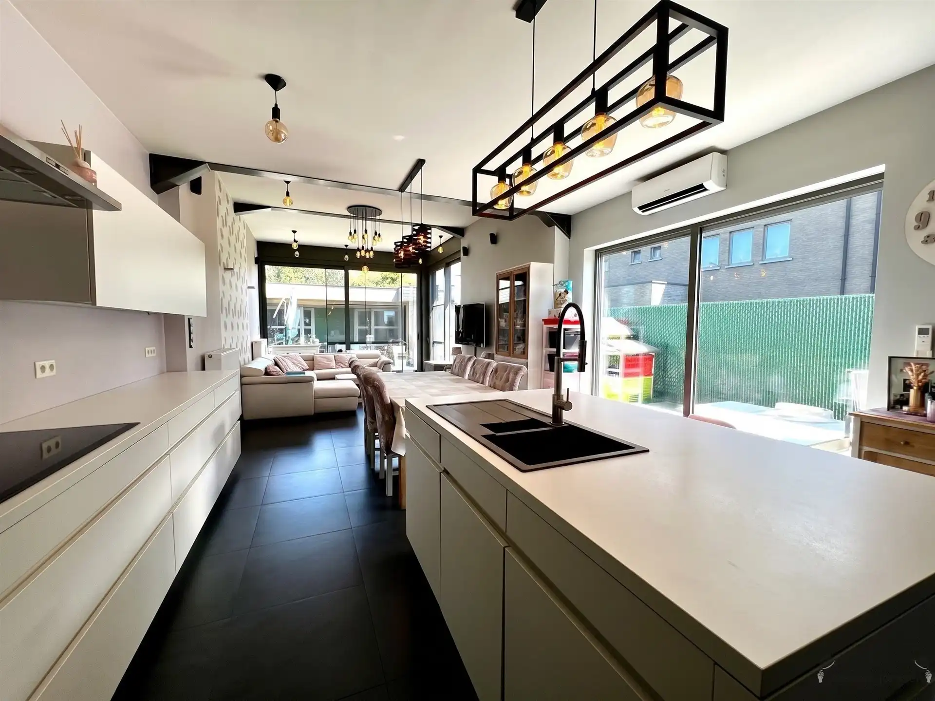 Topwoning voorzien van alle comfort  foto 7