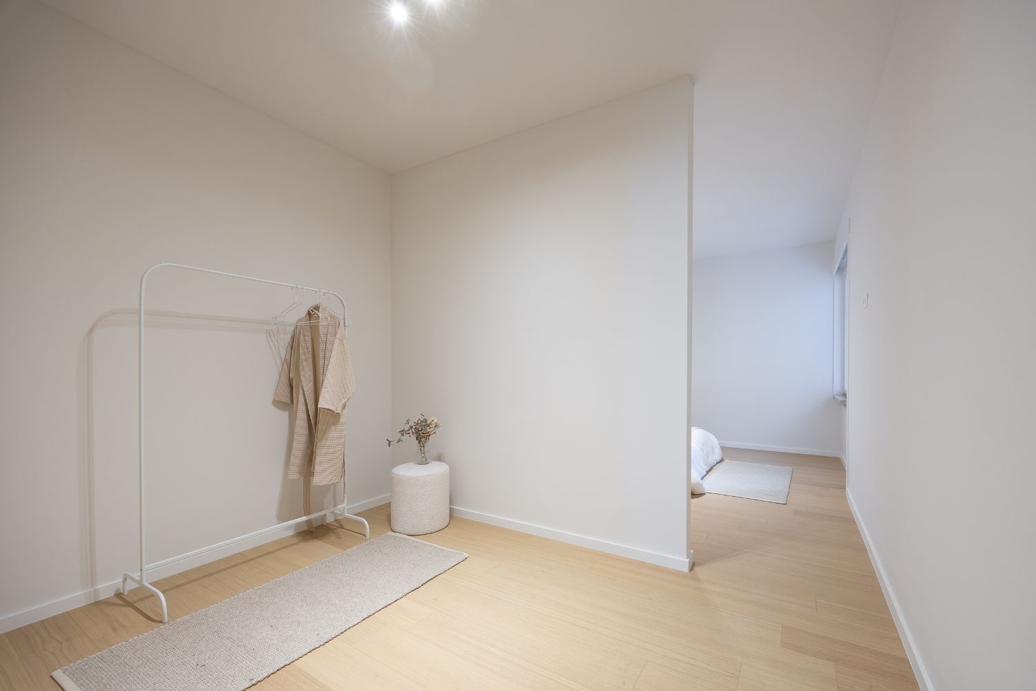 Gerenoveerd twee slaapkamer appartement in centrum Oostende foto 17