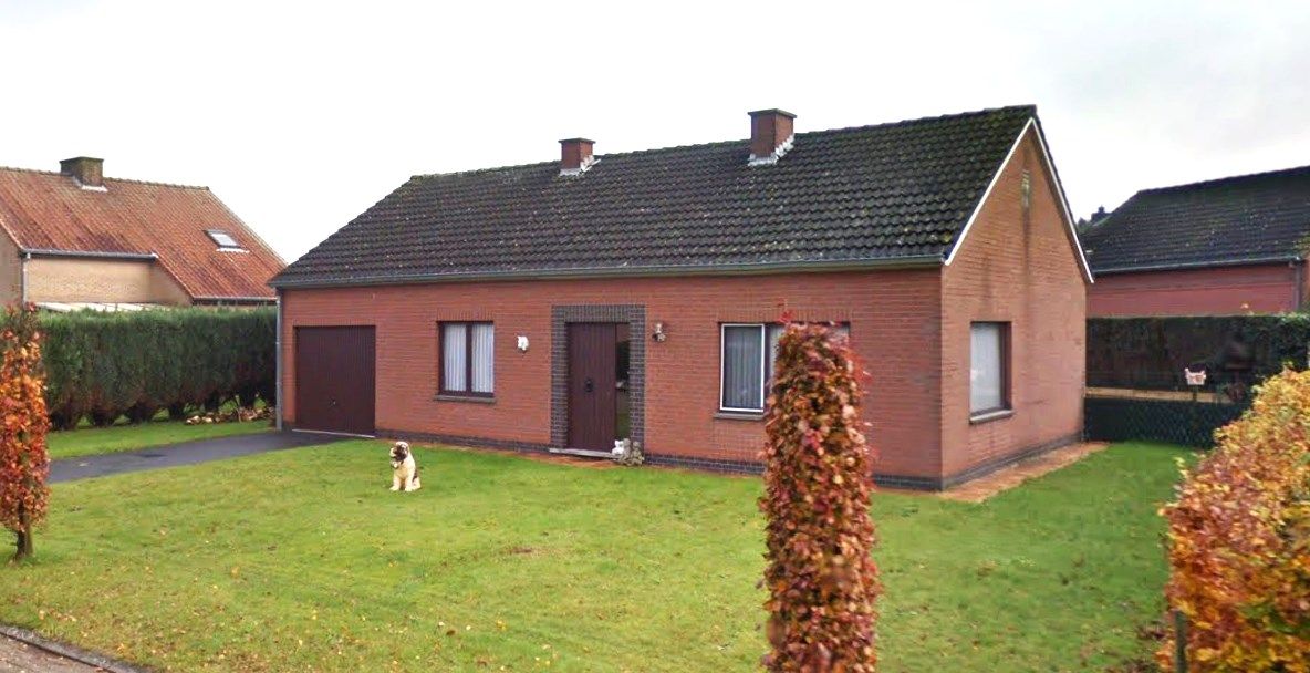 Vrijstaande op te frissen woning op rustige locatie foto {{pictureIndex}}