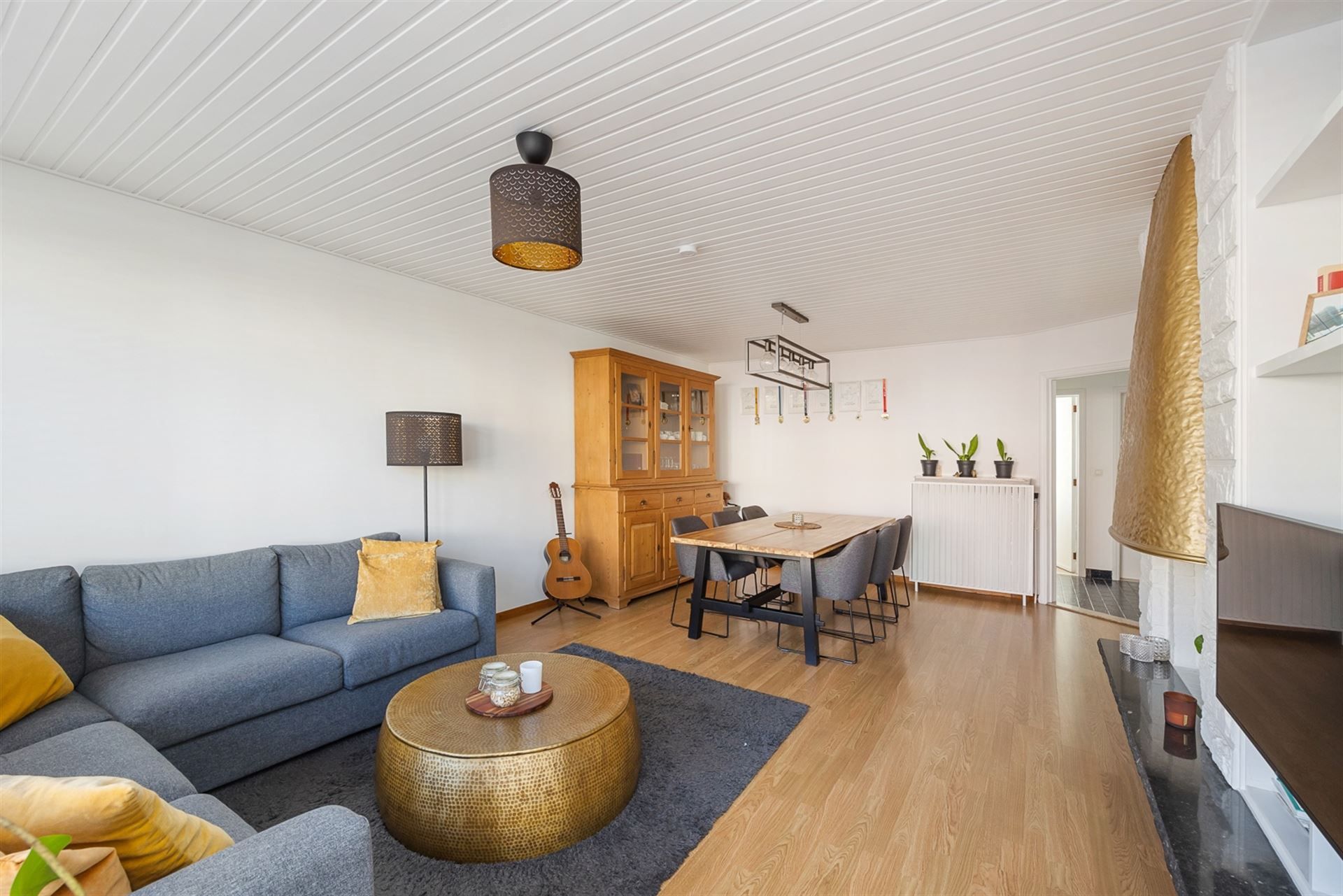 Instapklaar Appartement met Terras en Garage foto 3