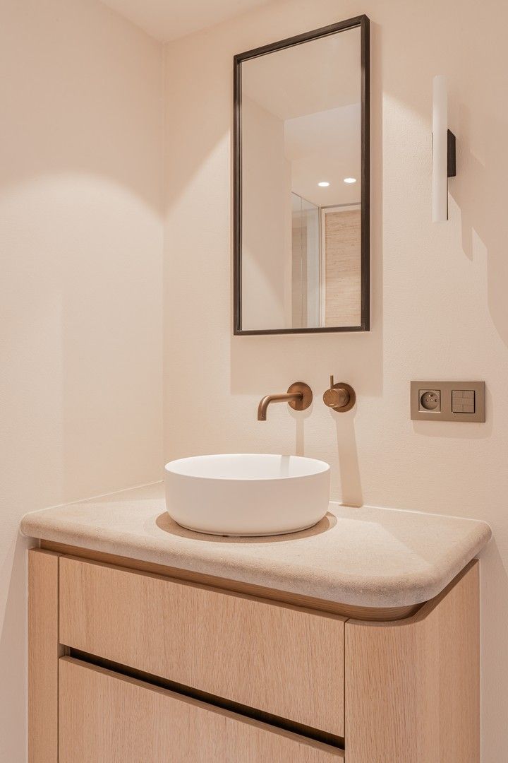 Fantastisch gerenoveerd appartement met panoramisch zeezicht. foto 14