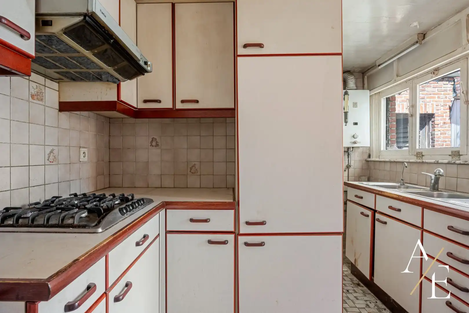 SCHELLEBELLE - Te renoveren woning met potentieel! foto 2