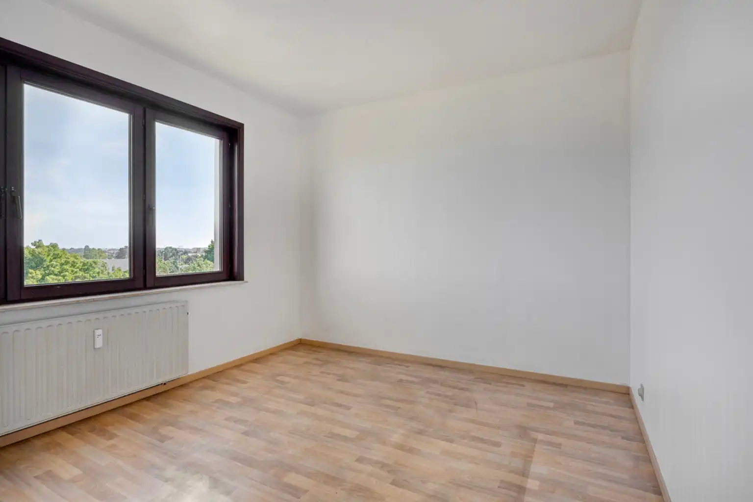 Ruim 3-slaapkamerappartement met garage op toplocatie foto 9