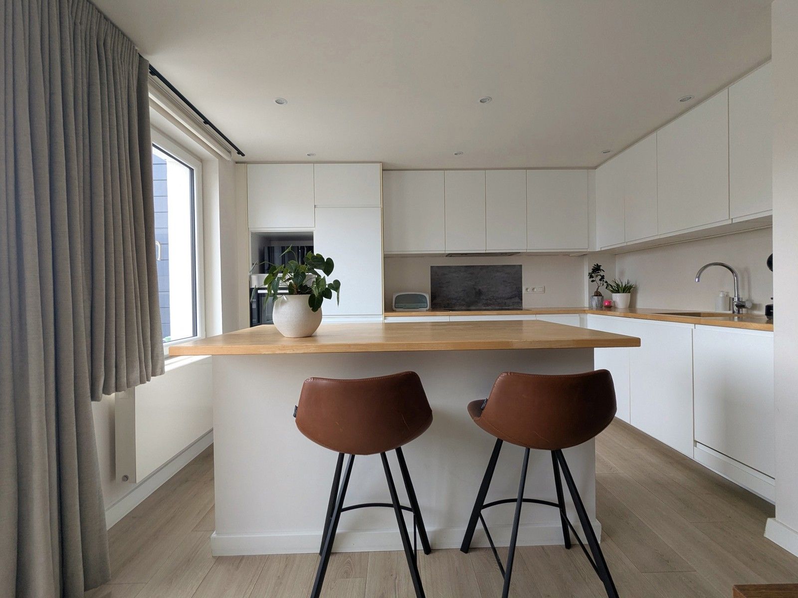 Ruime moderne duplex in klein gebouw recente totaalrenovatie foto 7