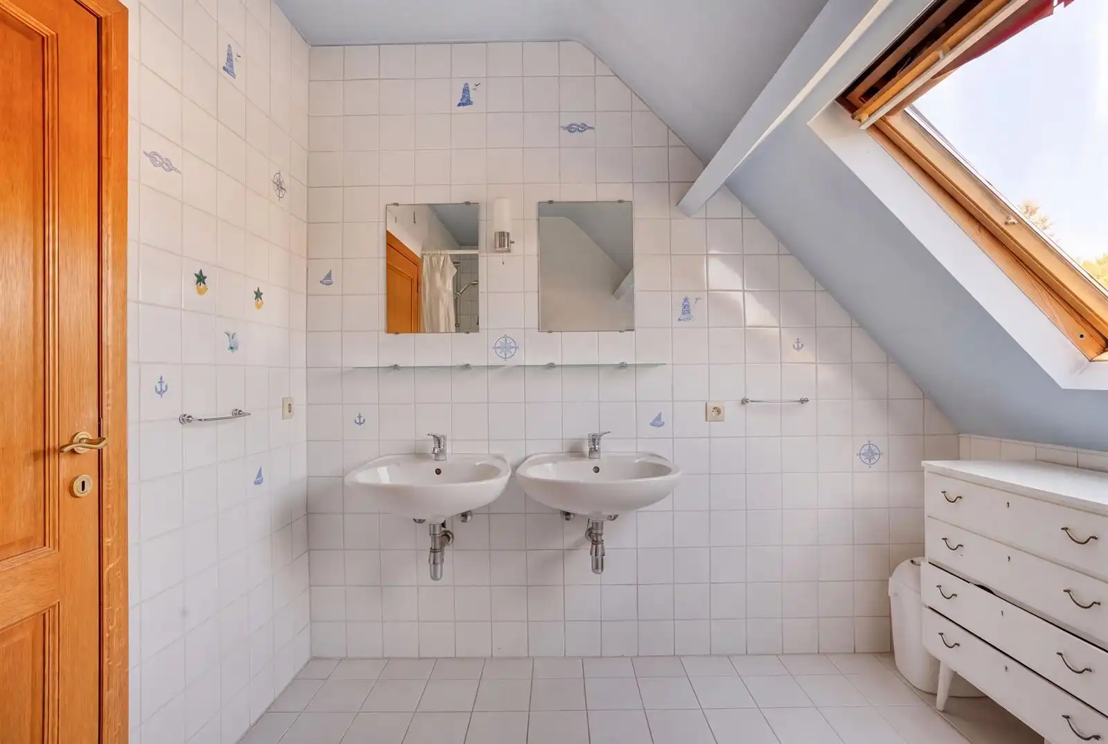 Ruime woning met 5 slaapkamers,tuin en garage foto 31