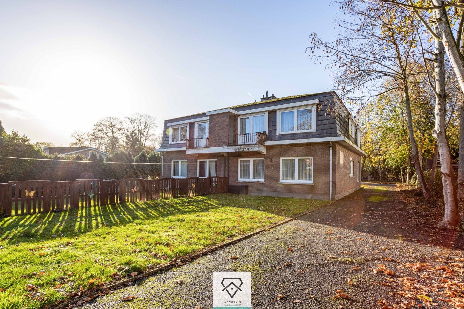 Opbrengsteigendom met 4 appartementen en 2 dubbele garageboxen te koop foto 4