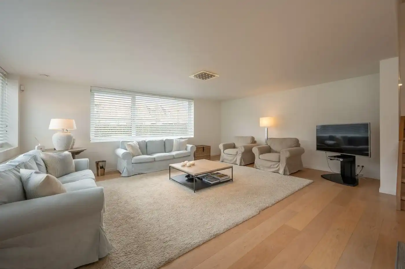 Instapklare woning met 5 slaapkamers aan de Oosthoek. foto 6