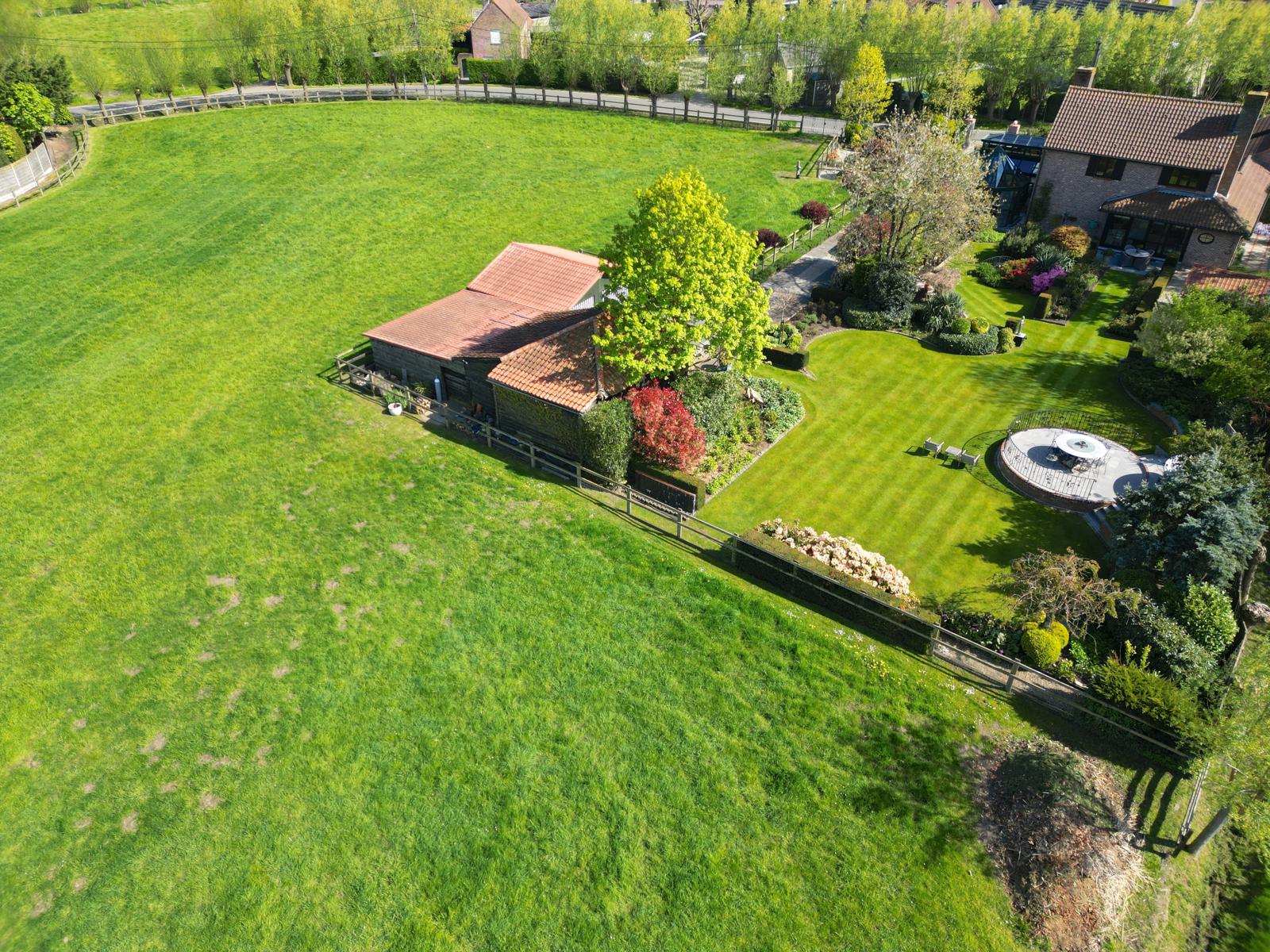 Villa met paardenboxen nabij het centrum foto 33