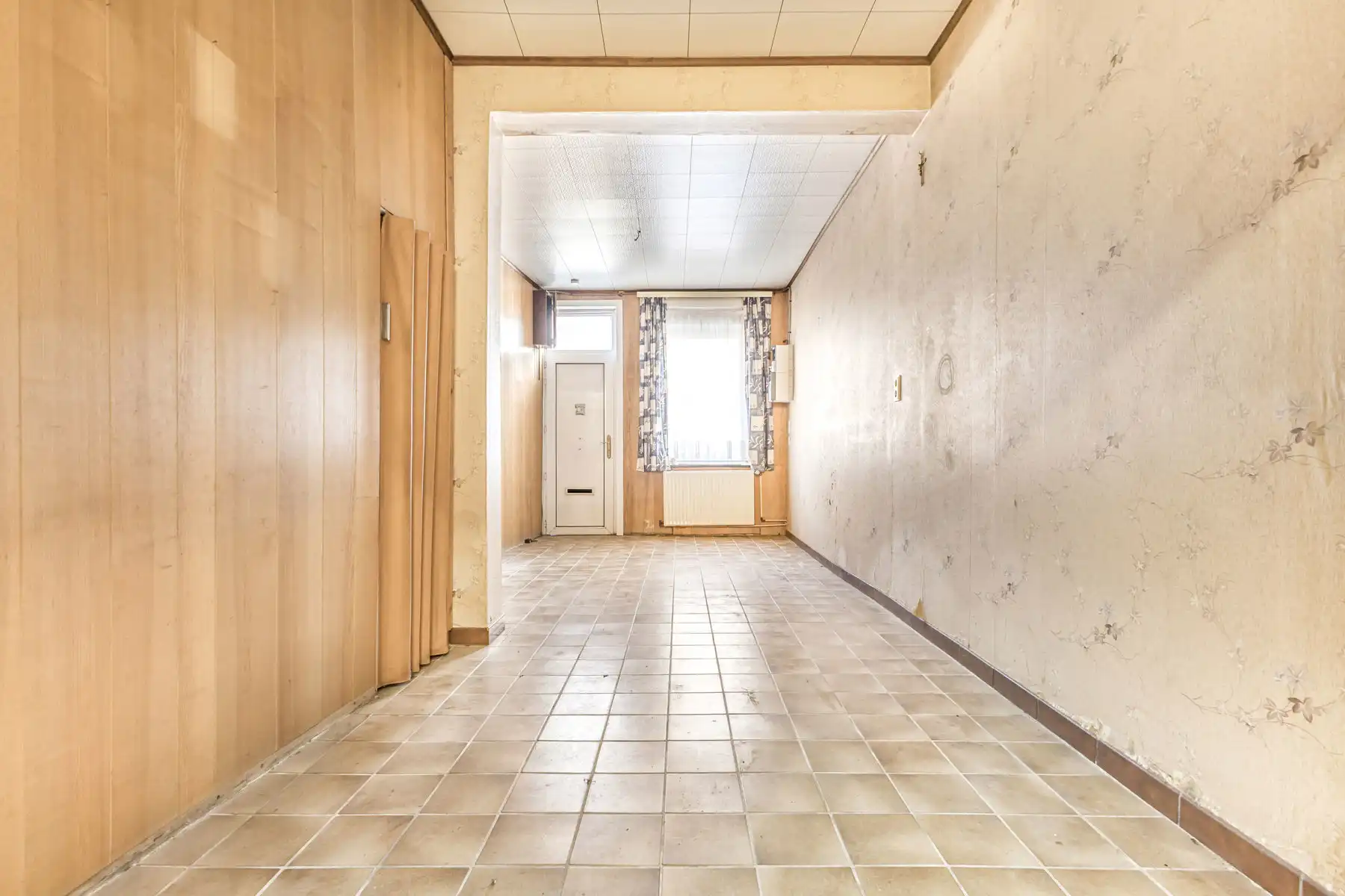 Te renoveren woning met 2 slaapkamers, zolder en tuin foto 5