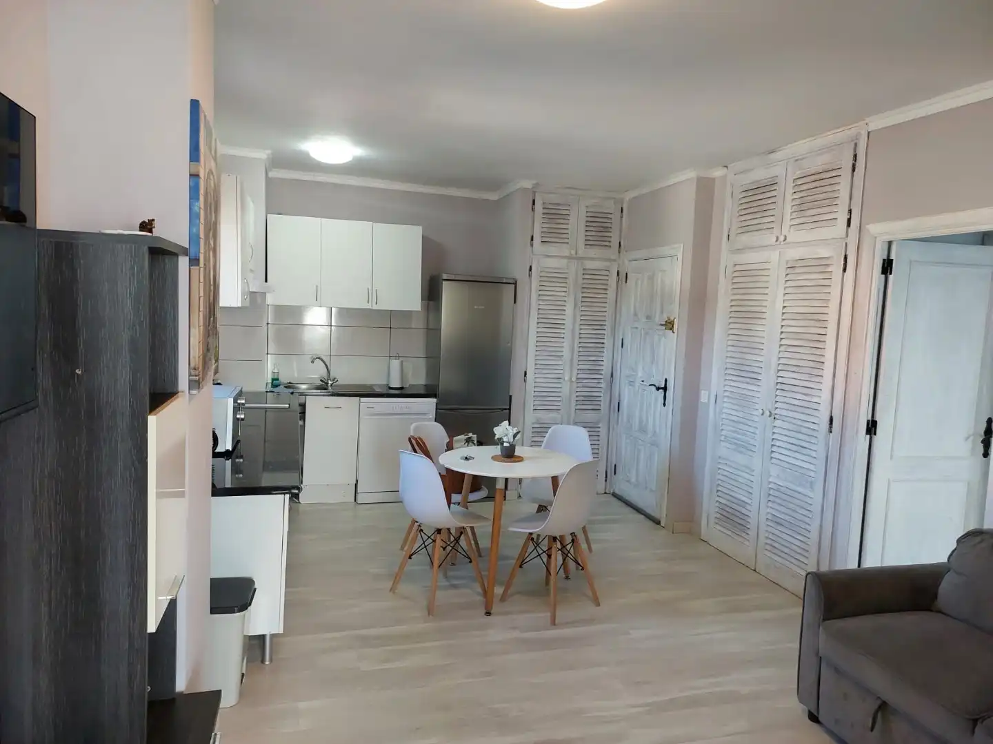 Gerenoveerd appartement met uitzicht op de bergen foto 7