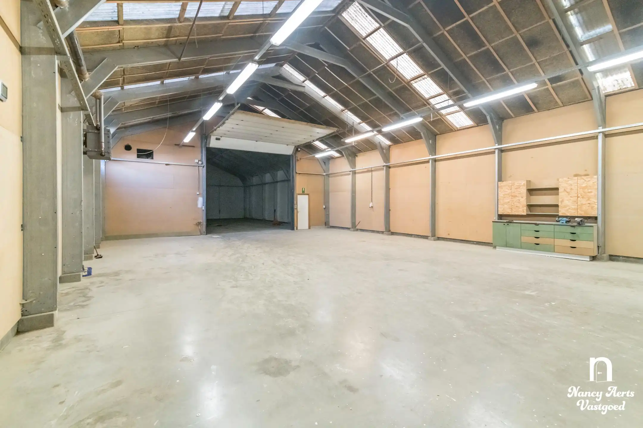 Loods van 550 m² met kantoor en woning met 4 slaapkamers foto 57