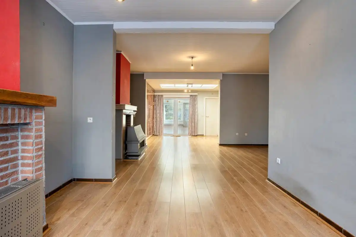 Te renoveren huis met 2 slk en tuin te koop in Wevelgem foto 5