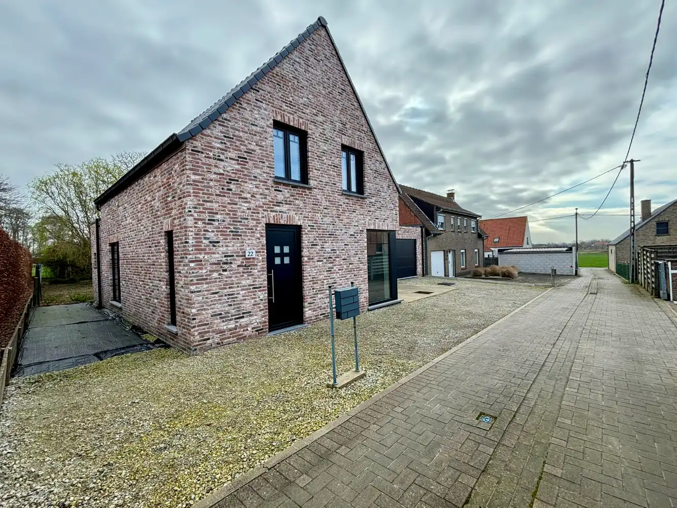 ENERGIEZUINIGE WONING op zeer rustige en landelijke locatie met 2 slaapkamers en inpandige garage foto 4