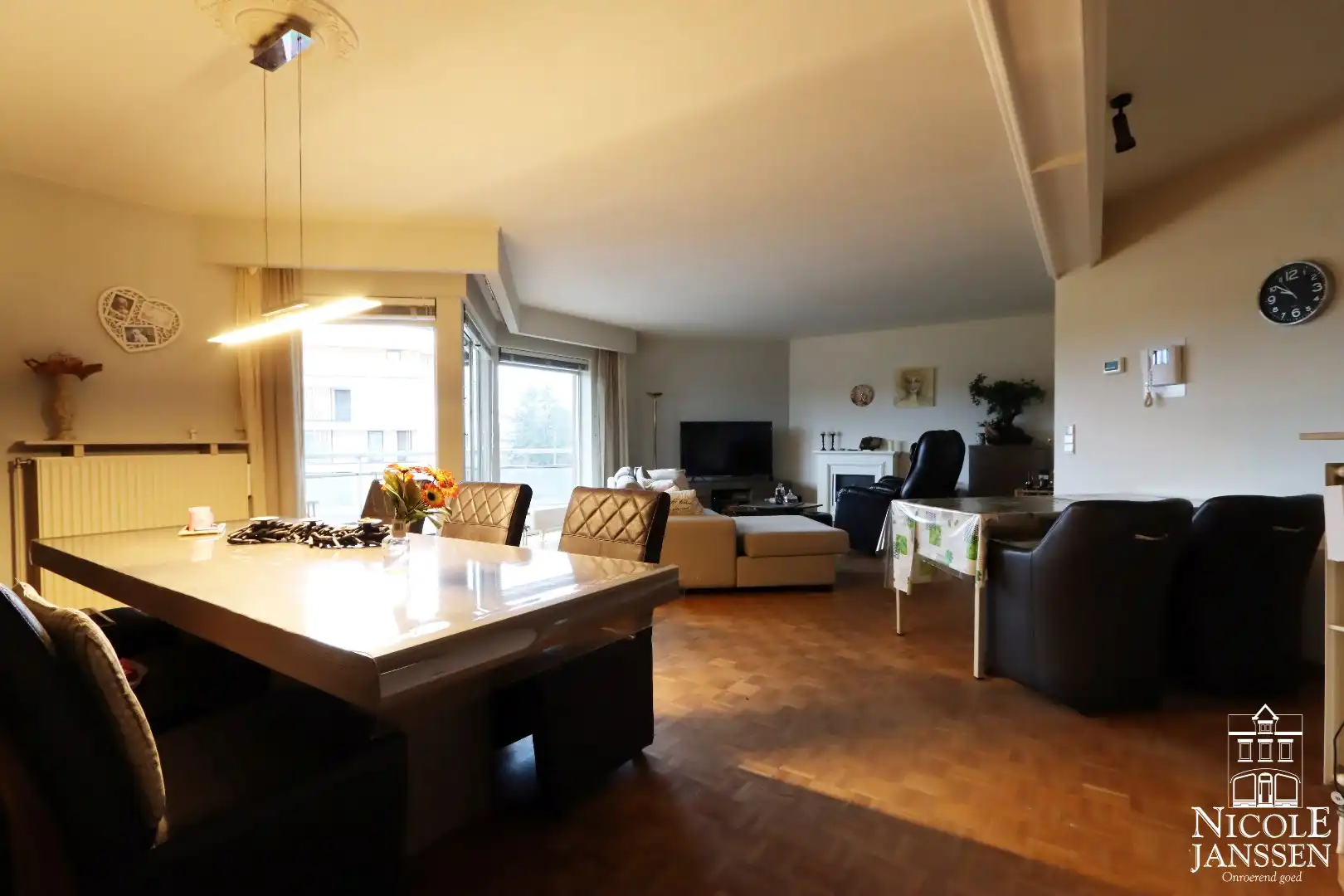 Ruim en instapklaar appartement met terras vlakbij het centrum foto 8