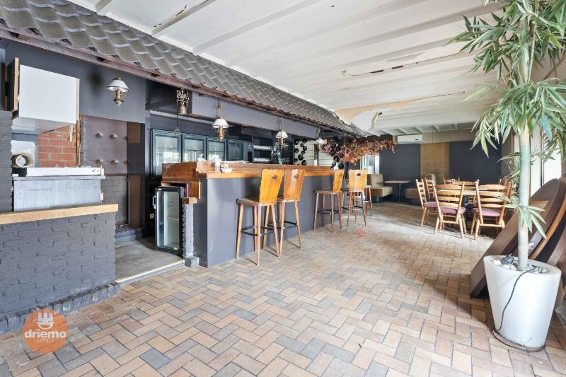 Ruime woning met handelspand foto 17