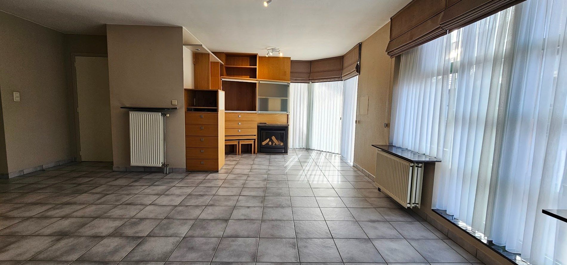 Ruim appartement met terras, lift en 2 slaapkamers in Sint-Eloois-Winkel - Energielabel B, EPC-waarde 128.00 - inclusief parkeerplaats foto 2