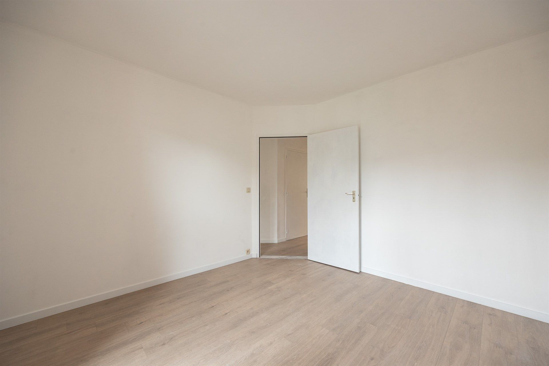 Gelijkvloerse instapklare duplex met tuin en mogelijkheid tot Praktijkruimte in Borgerhout Extra Muros foto 11