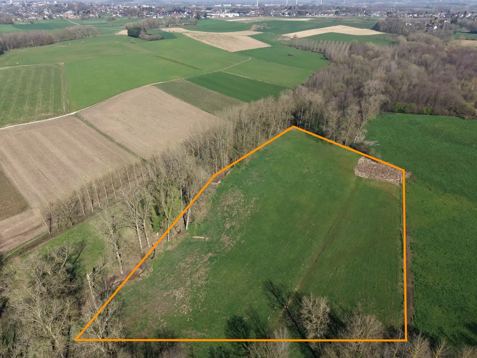Goed gelegen landbouwgrond van 2,3 hectare  foto {{pictureIndex}}