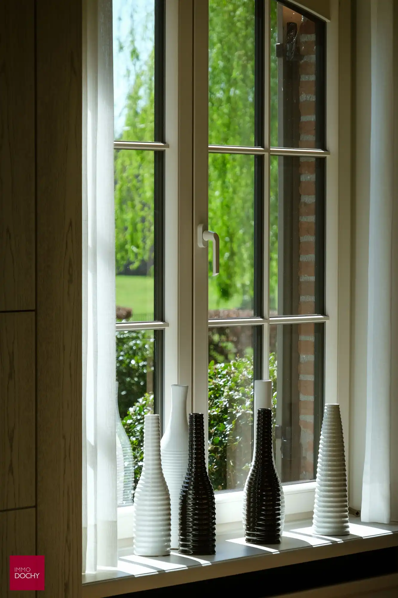 Instapklare ruime villa met grote garage en bijgebouw foto 11