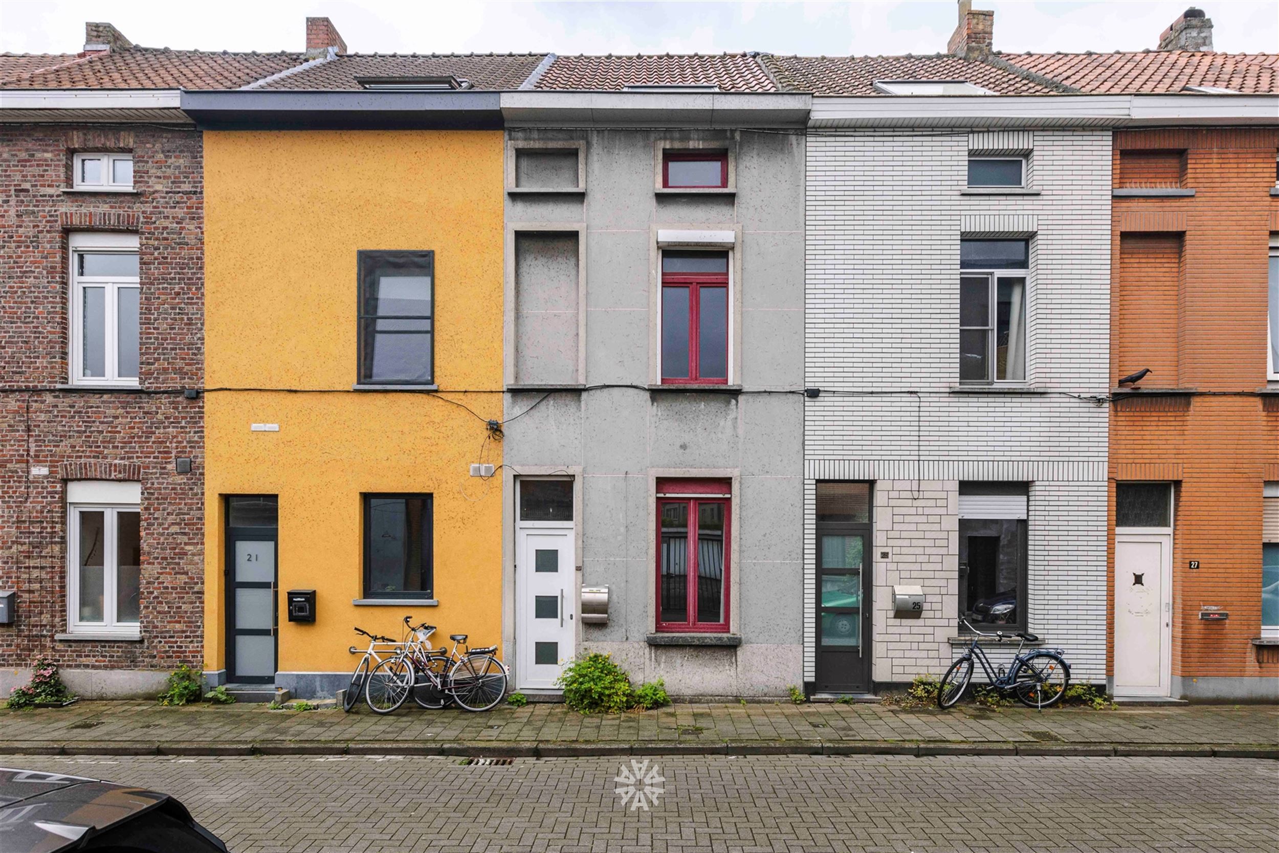 Te renoveren starterswoning te koop in Gent foto 1