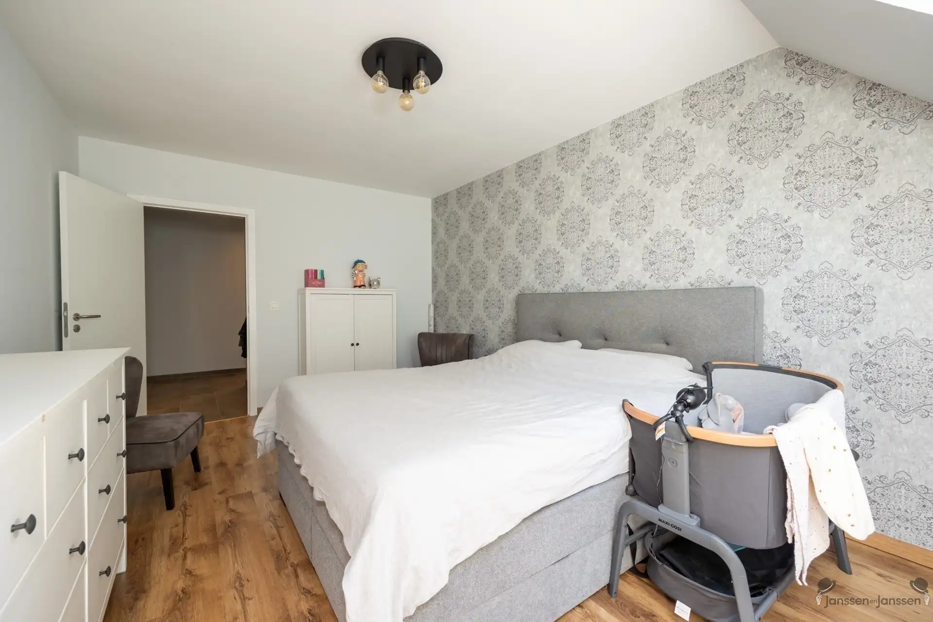 dakappartement met 3 slpkmrs, terras & parkeerplaats foto 11