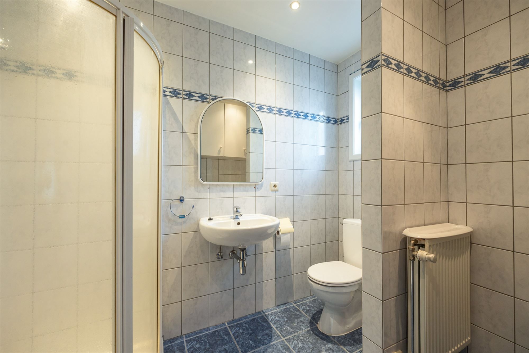 Ruime woonst, polyvalente ruimte, studio en garage foto 18