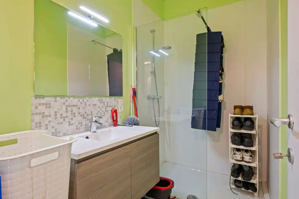 Ruim woonhuis met ruim magazijn op 908m²! foto 8