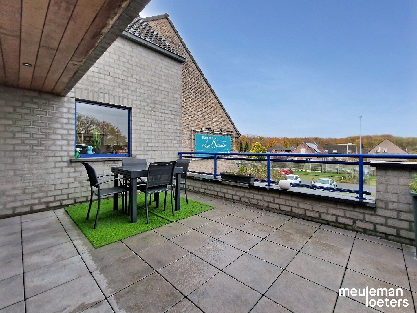 Appartement met ruime terrassen en garage foto 3