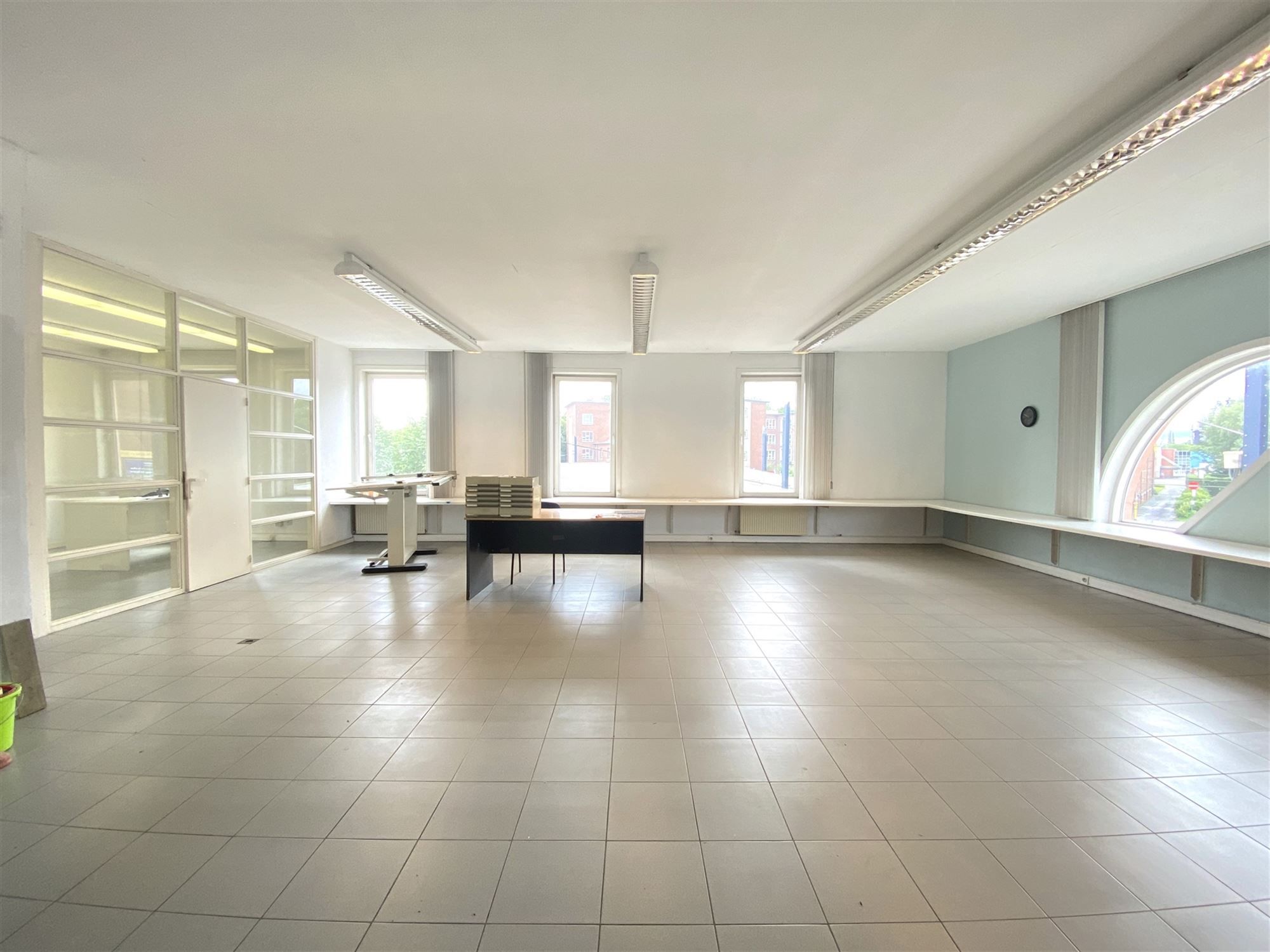 Commerciële ruimte te Sint Denijs Westrem  foto {{pictureIndex}}