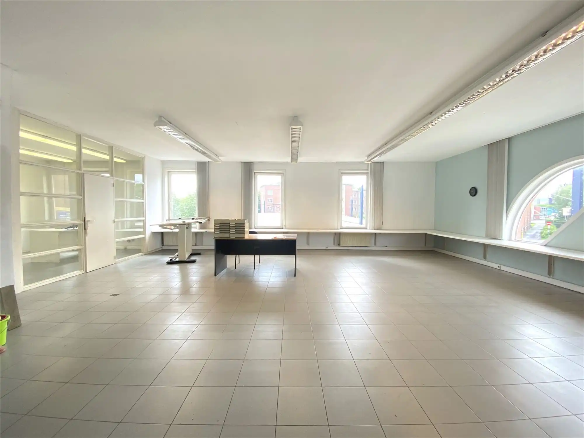 Commerciële ruimte te Sint Denijs Westrem  foto {{pictureIndex}}