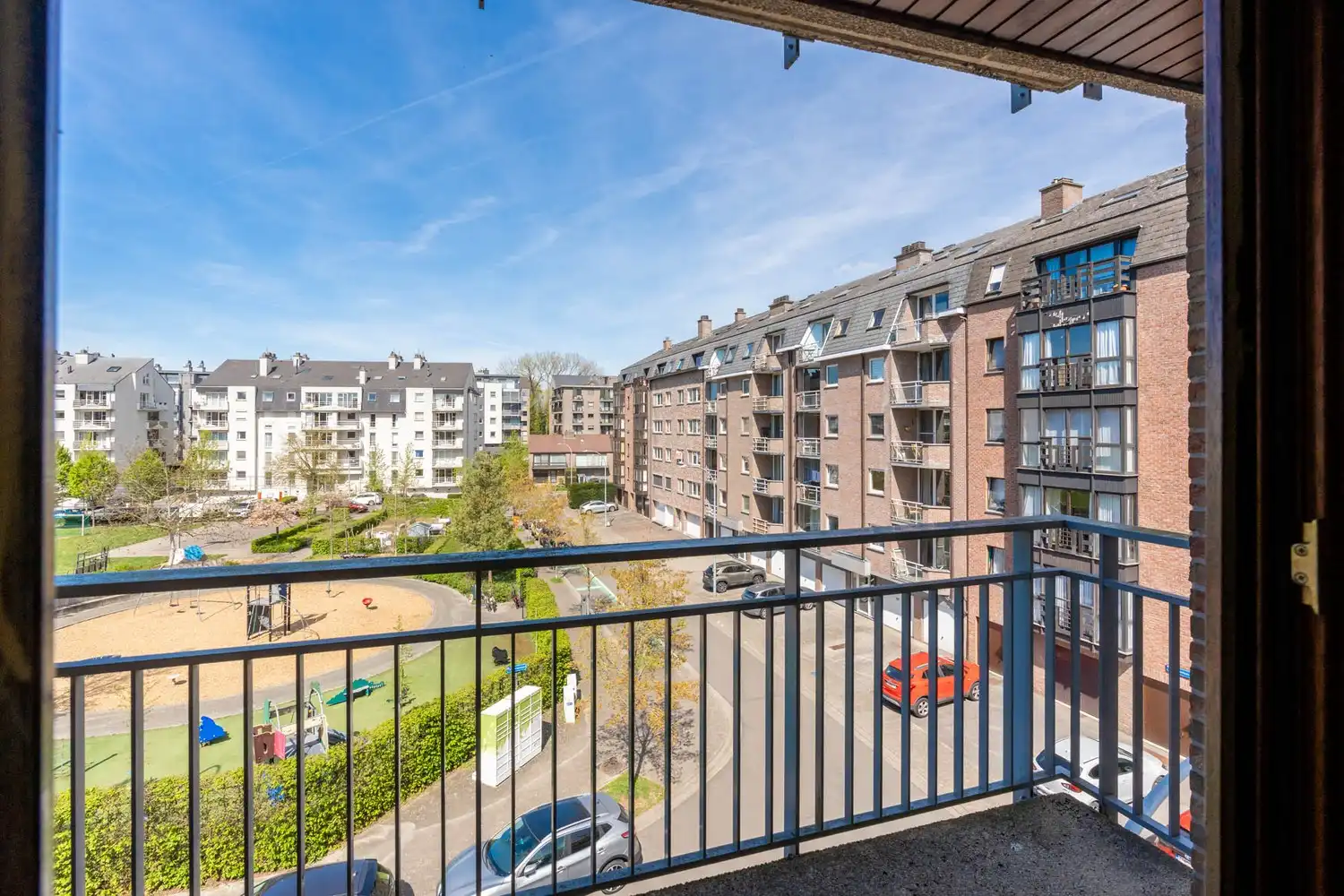 Goed gelegen hoekappartement met 2 ruime slaapkamers, een terras en een garagebox met parking ervoor te Kessel-Lo! foto 6