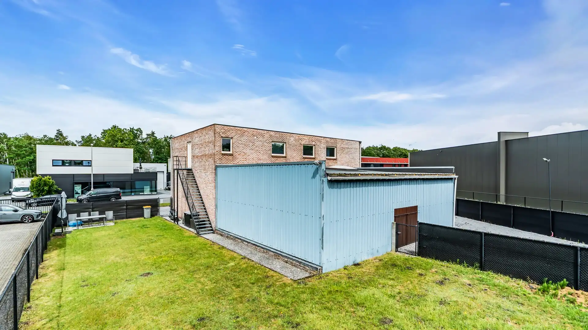 Multifunctioneel KMO-pand met magazijn en woongelegenheid te As foto 22