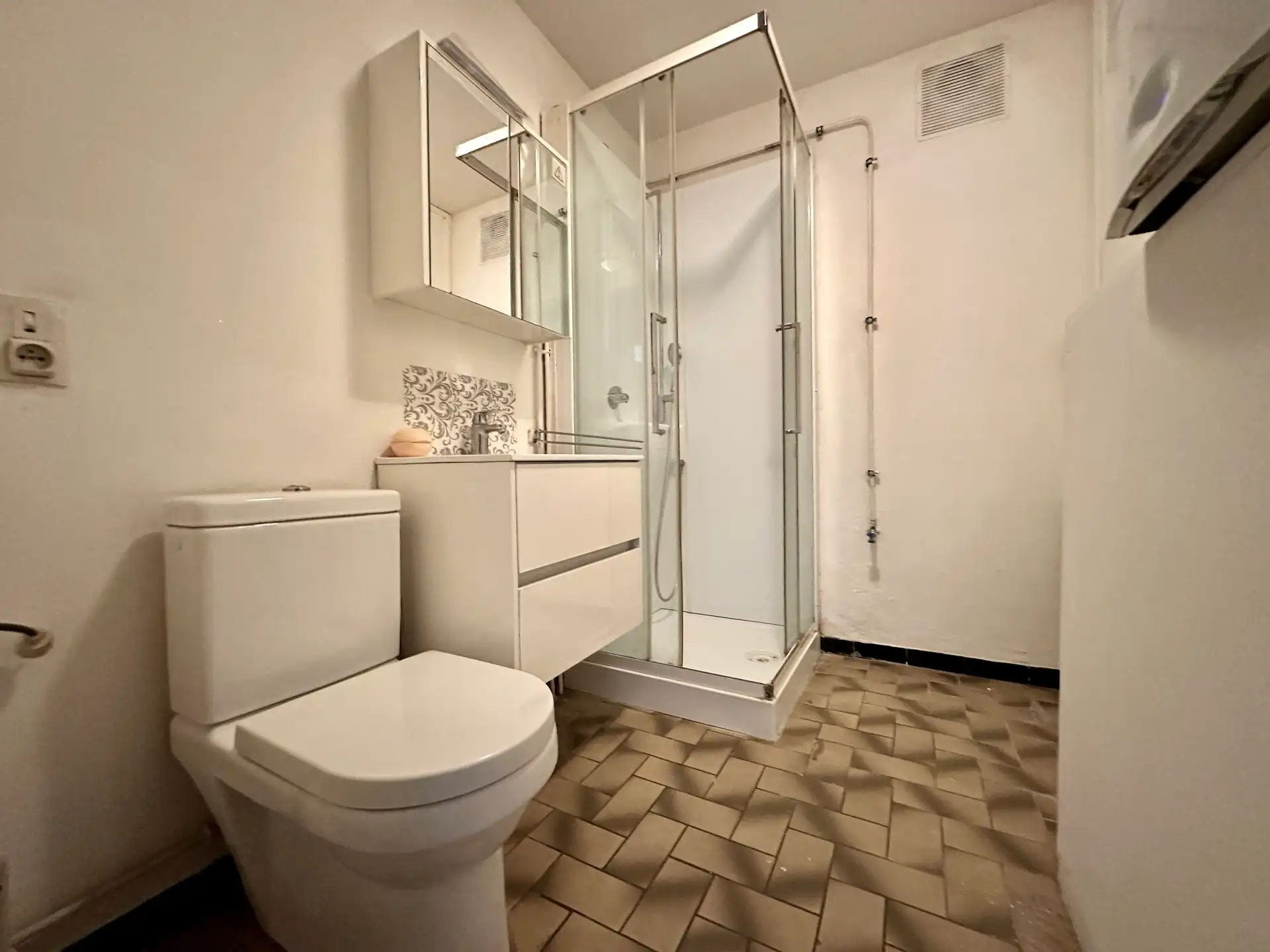 Gelijkvloers éénslaapkamerappartement met garage foto 5