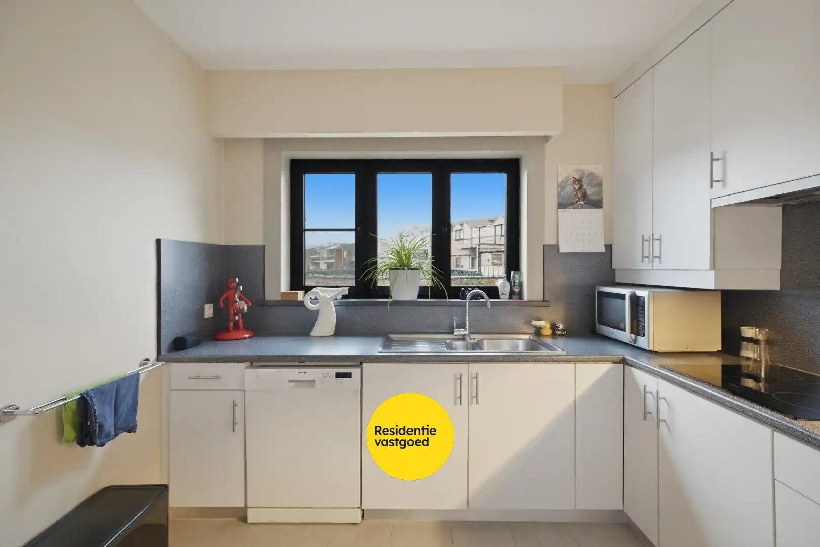 Ruime bel-étage woning met tuin en garage op rustige ligging te Bredene foto 11