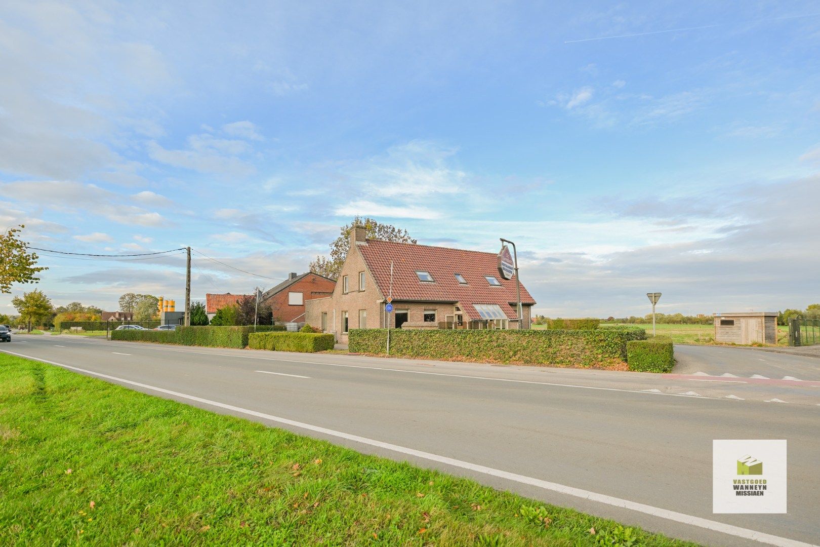 Veelzijdig handelspand met woonst op toplocatie tussen Wingene en Tielt foto 3