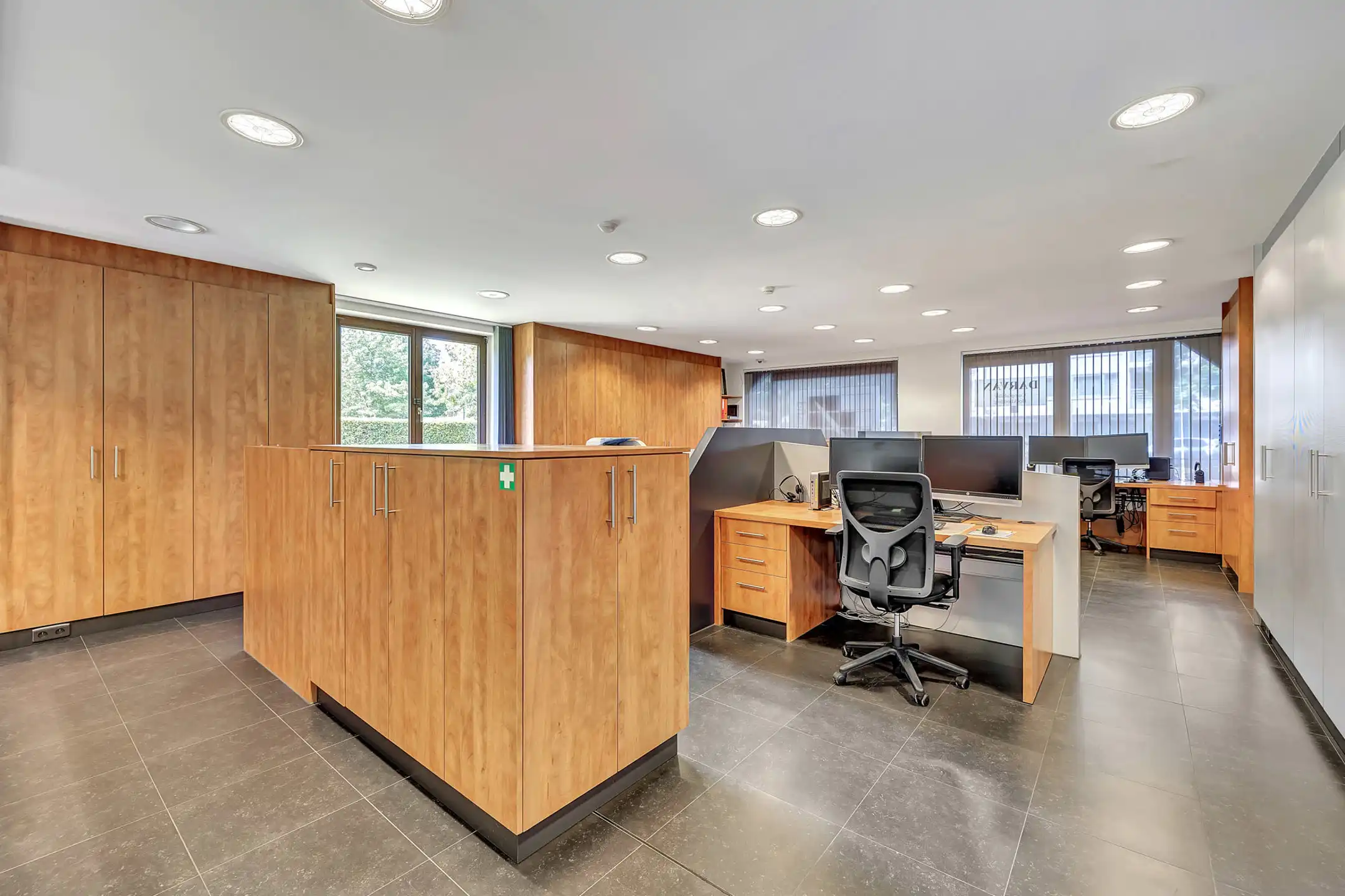 Instapklaar commercieel gelijkvloers op strategische locatie foto 20