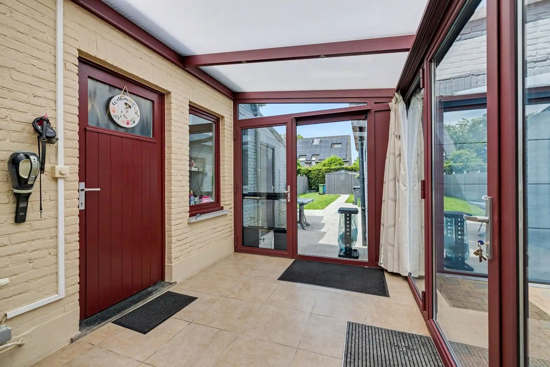 Goed gelegen halfopen bebouwing met ruime oprit, 3 slaapkamers en tuin foto 10