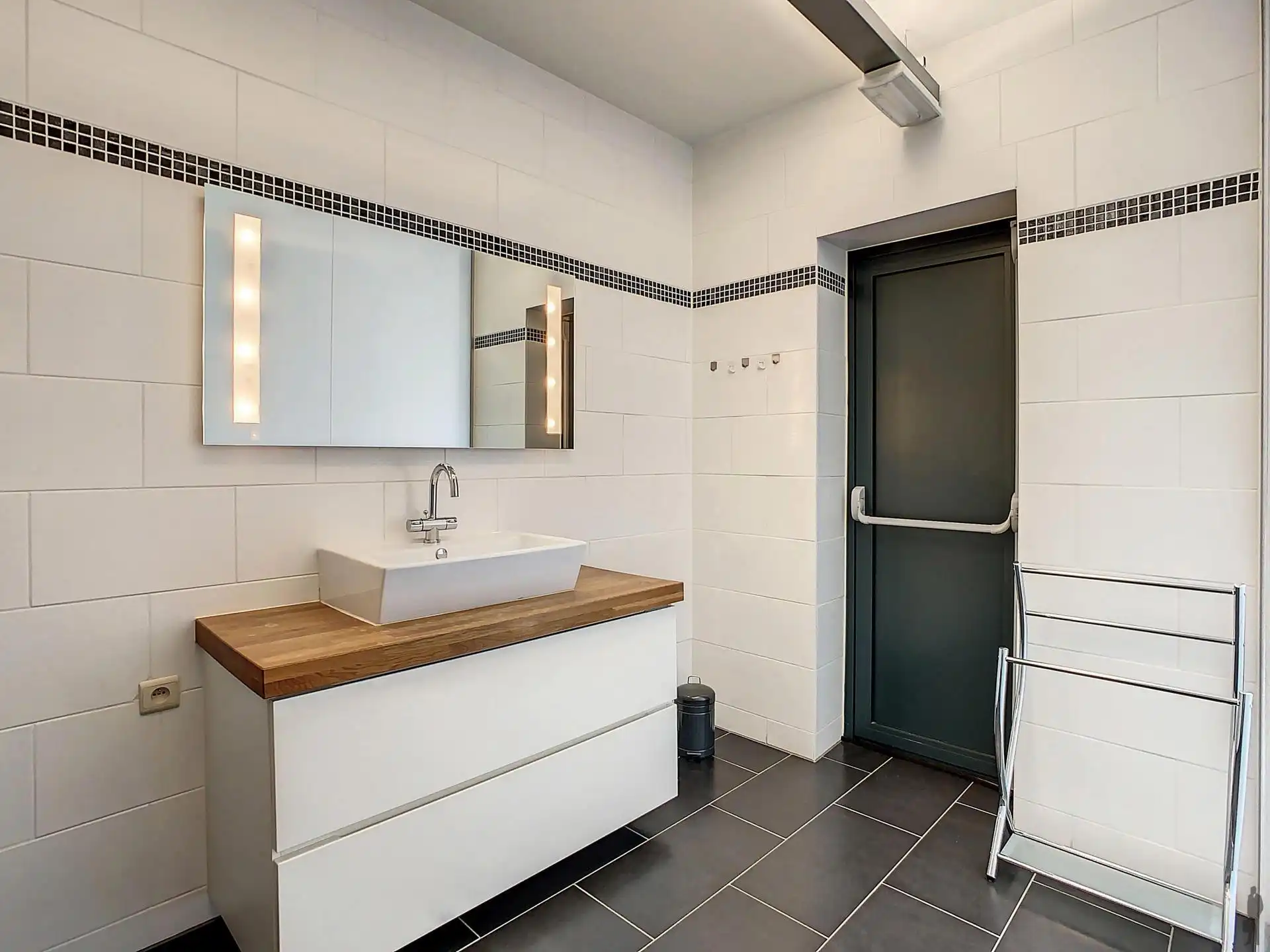 Modern, gemeubeld duplex- appartement met 1 slaapkamer en terras nabij het Eilandje!  foto 13