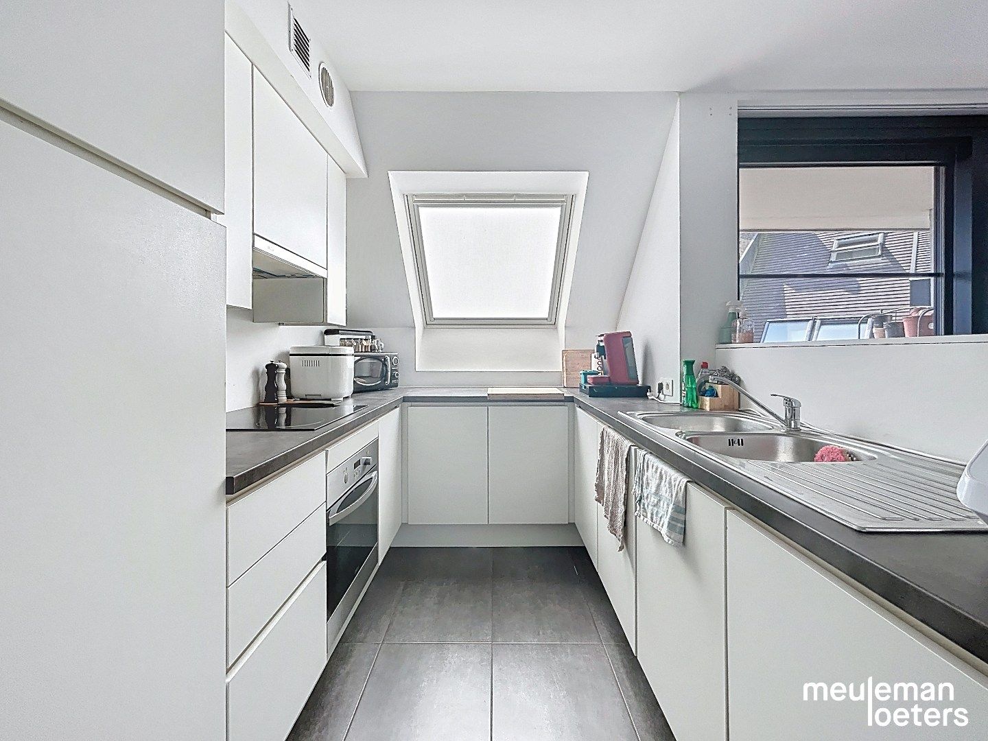 Lichtrijk appartement met autostaanplaats foto 5