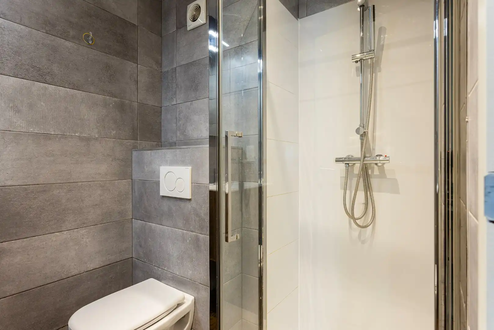 Instapklaar 3-slaapkamer appartement met terras! foto 8