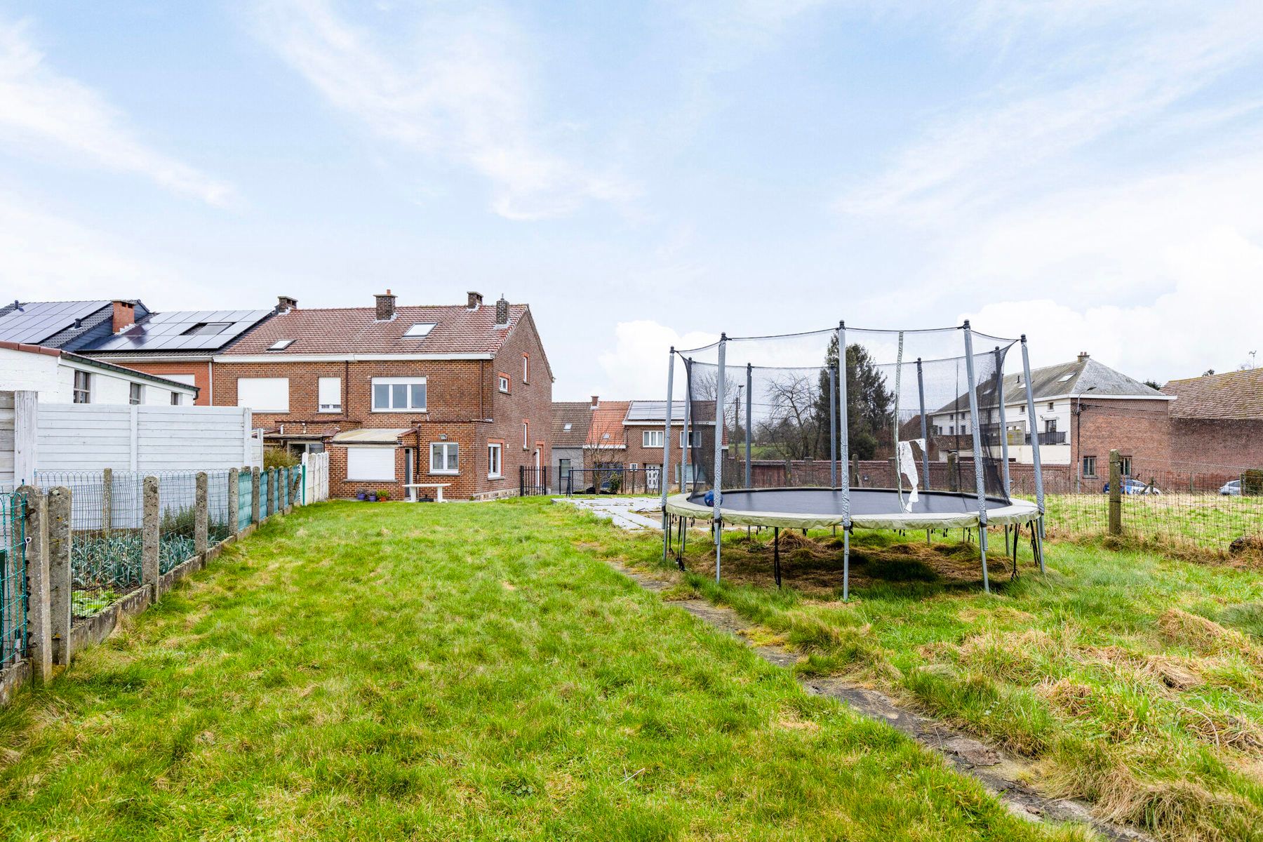 Gerenoveerde 3 gevelwoning op gunstige ligging foto 2