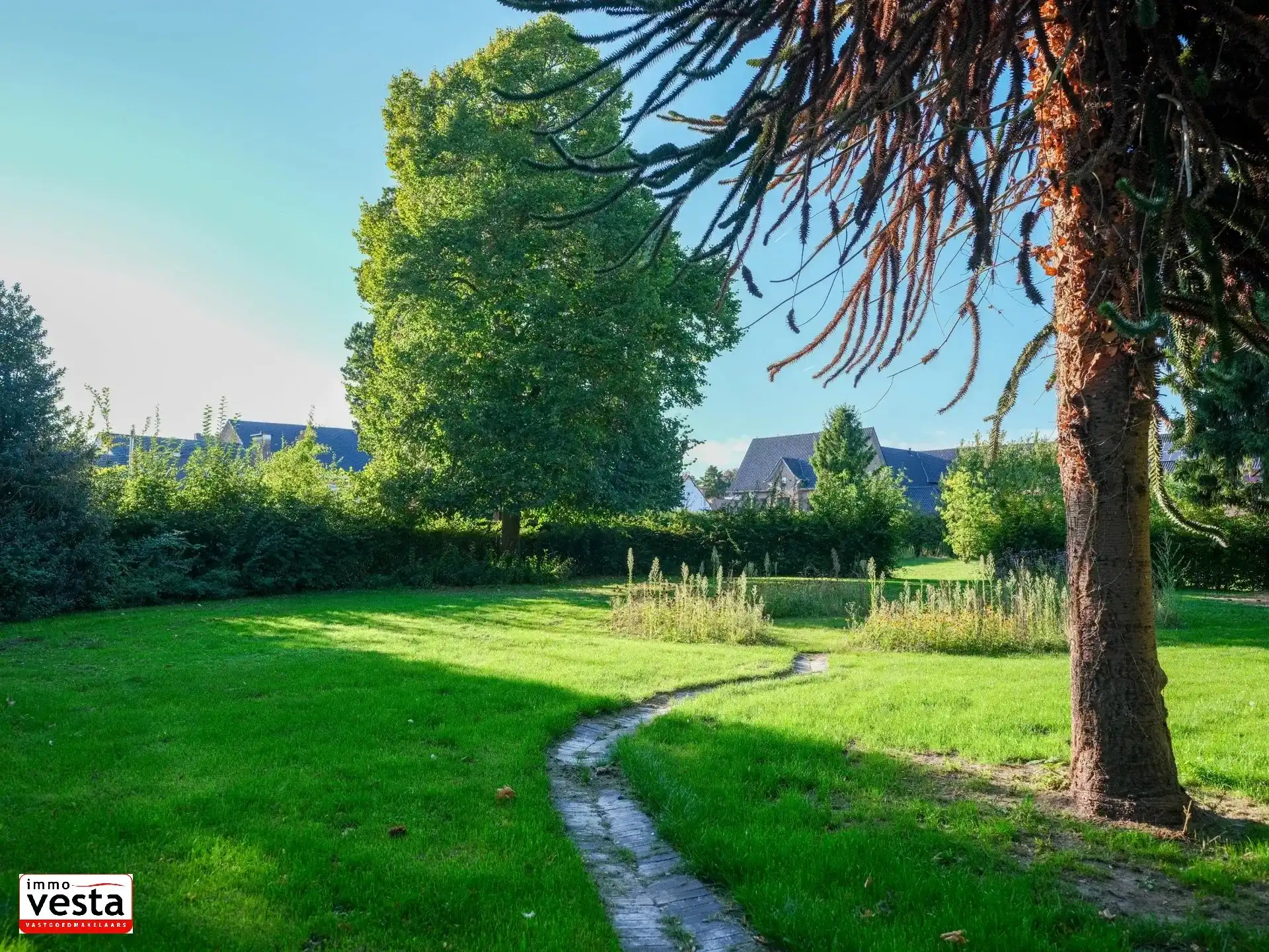 Voormalige pastorie met tal van mogelijkheden foto 31