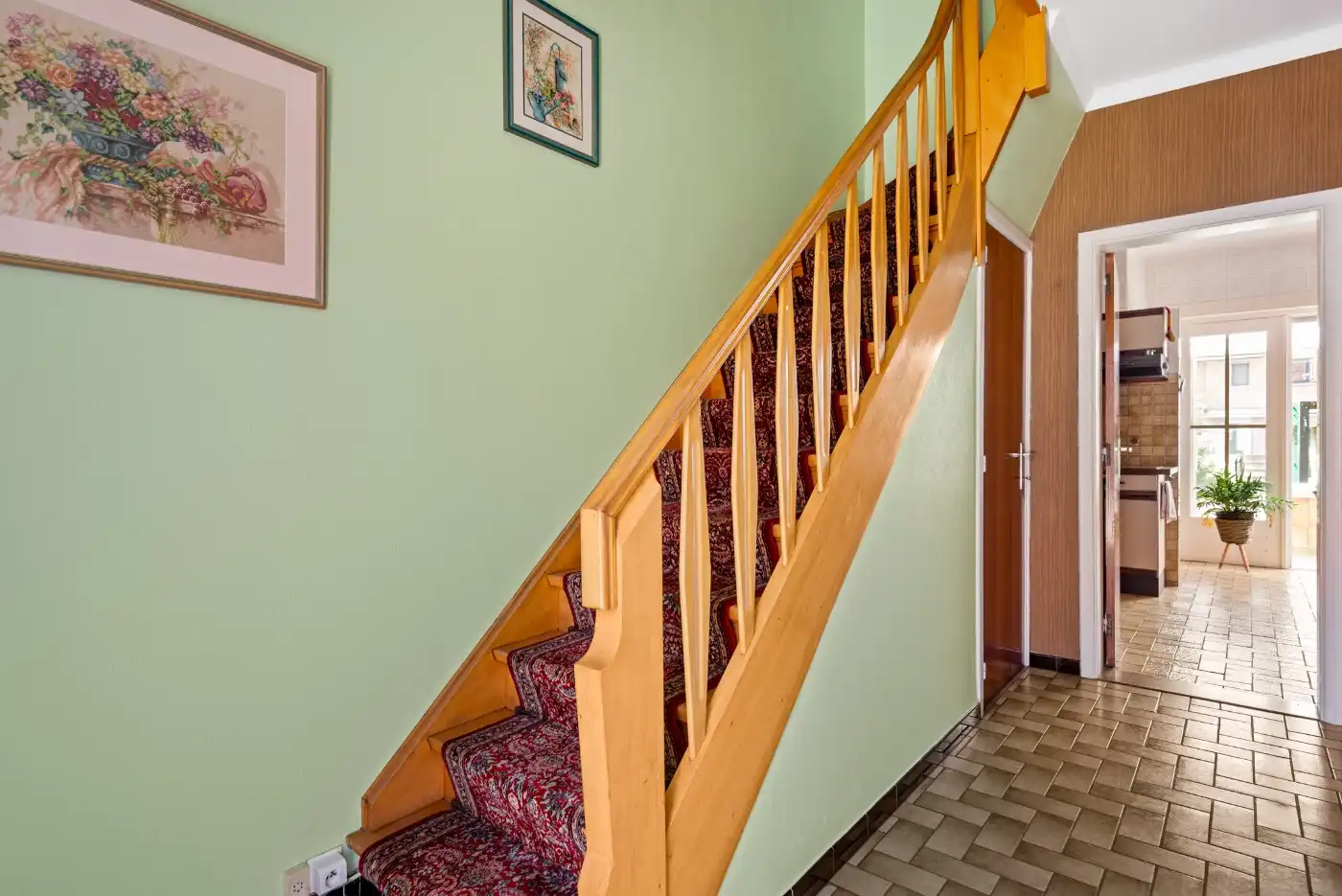 Op te frissen woning met 4 slpk. en tuin foto 2