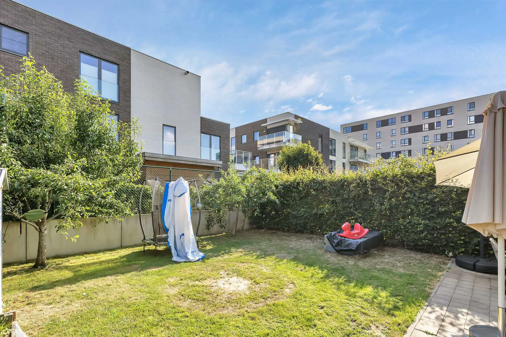 Instapklare woning met 3 slaapkamers en gezellige tuin foto 23