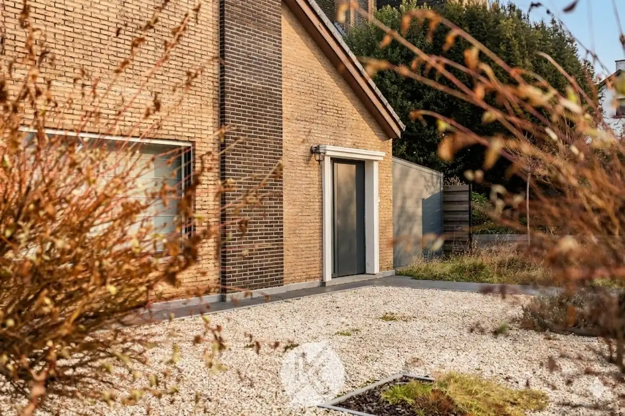 Ruime woning met uitzicht op omliggend landschap foto 8