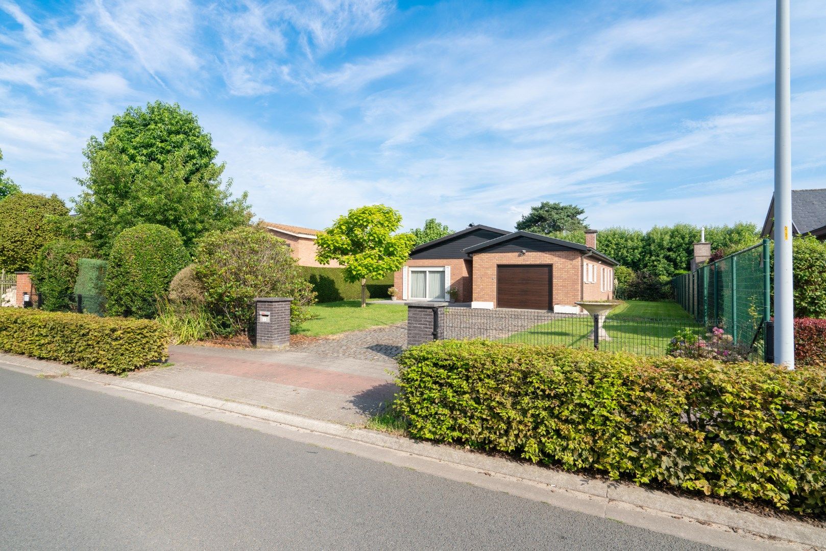 Ruime bungalow met tuin en garage in Deinze foto 1