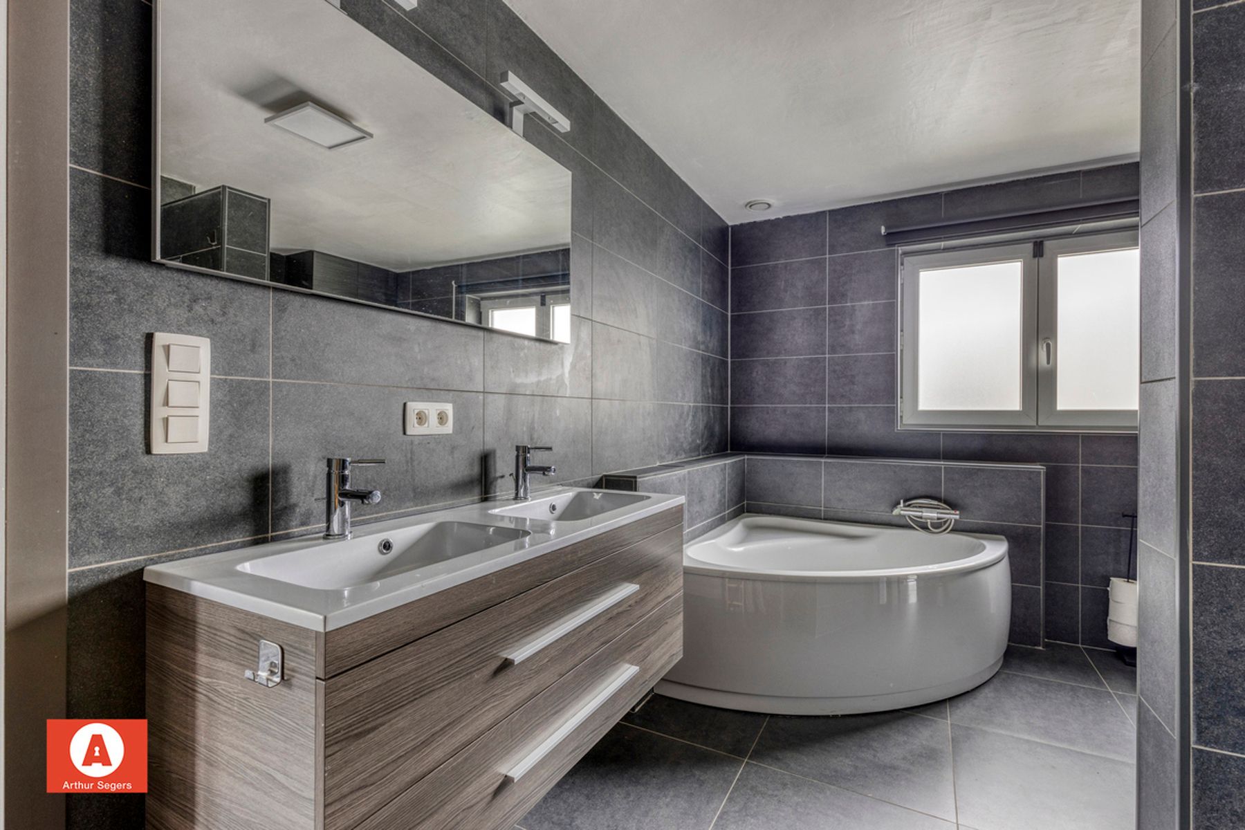 Ruime energiezuinige villa met 5 slaapkamers op toplocatie! foto 14
