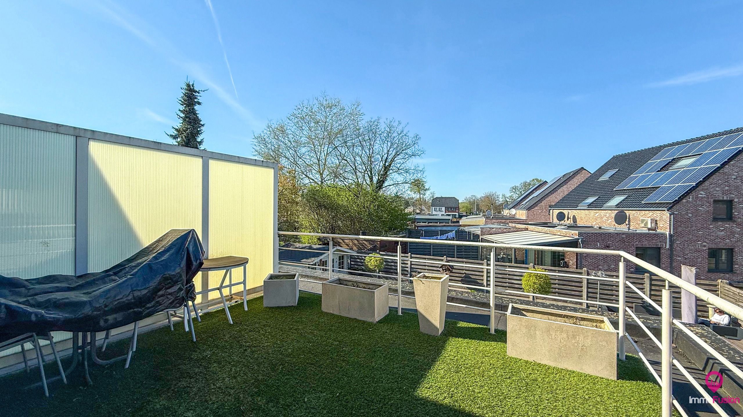 Instapklaar duplex appartement met 3 slaapkamers en terras! foto 13