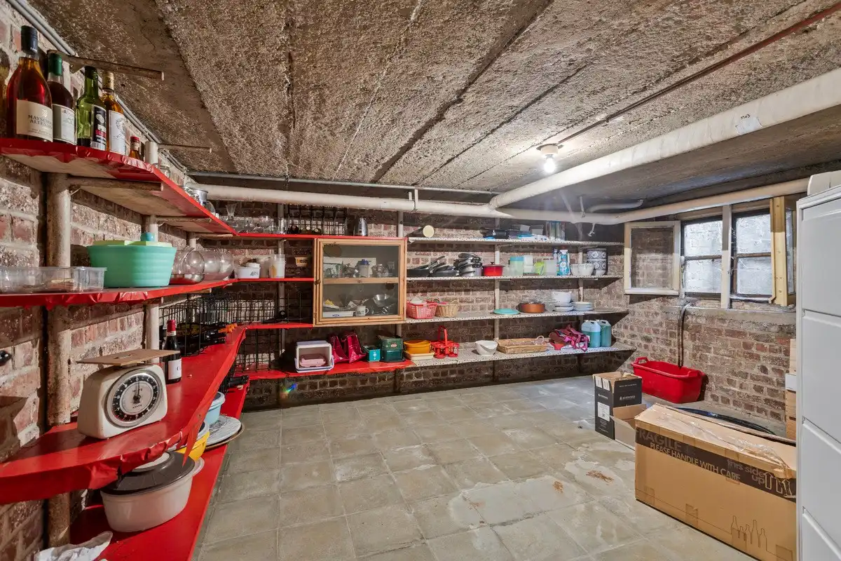 Woning met 5 slaapkamers en grote tuin. foto 30